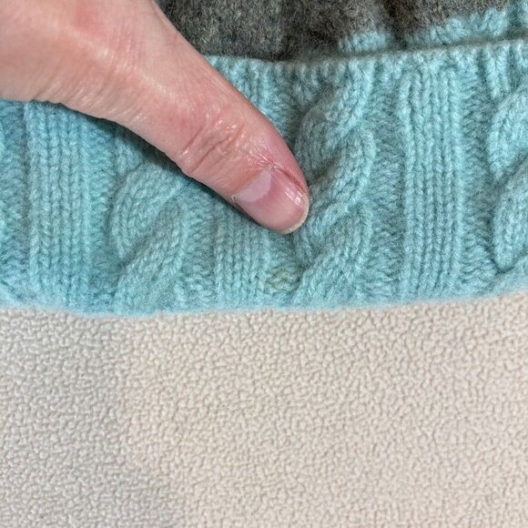 Patagonia‎ Women’s Blue/Grey Pom Beanie Hat OS - Picture 6 of 7
